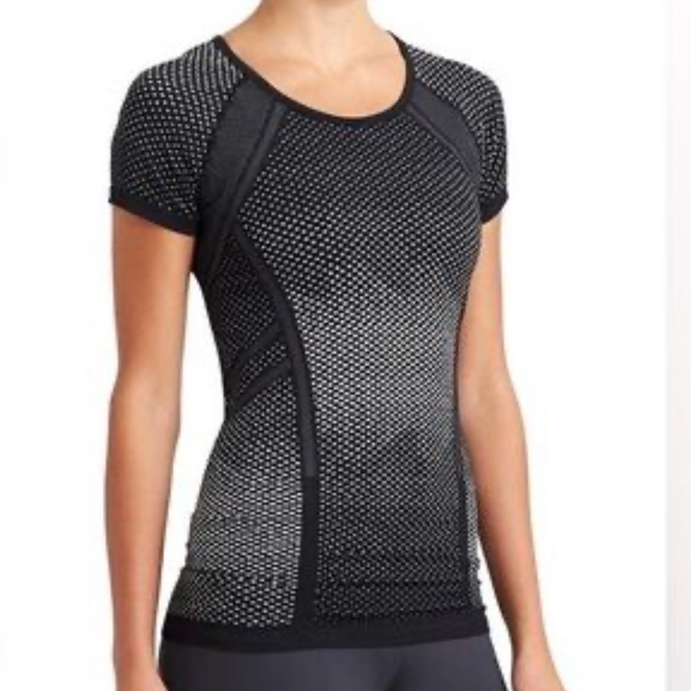 Athleta Black and White Dot Fastest Track Tee Size XS